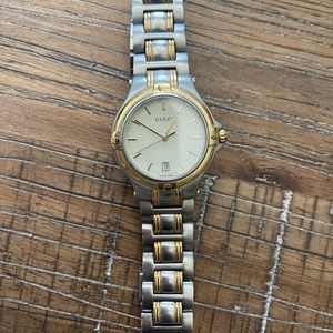 Authentic Gucci women’s watch model 9040 M, Swiss made, working